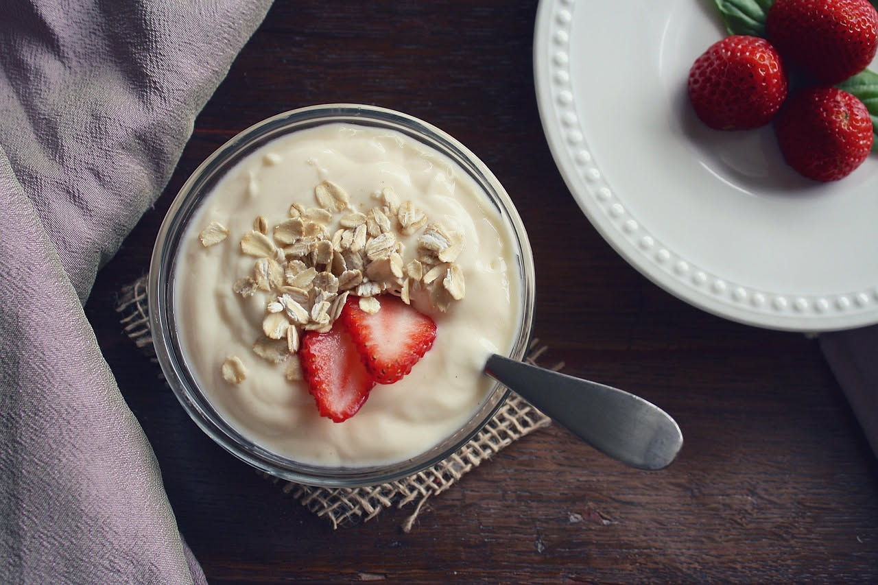 Yogurt greco: proteine e probiotici, cosa dice la scienza